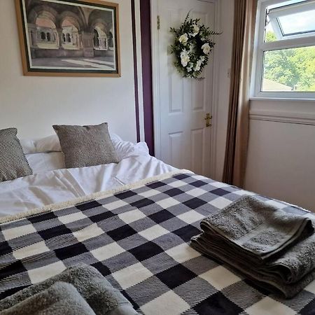 Lopez Home Crawley Ifield Extérieur photo