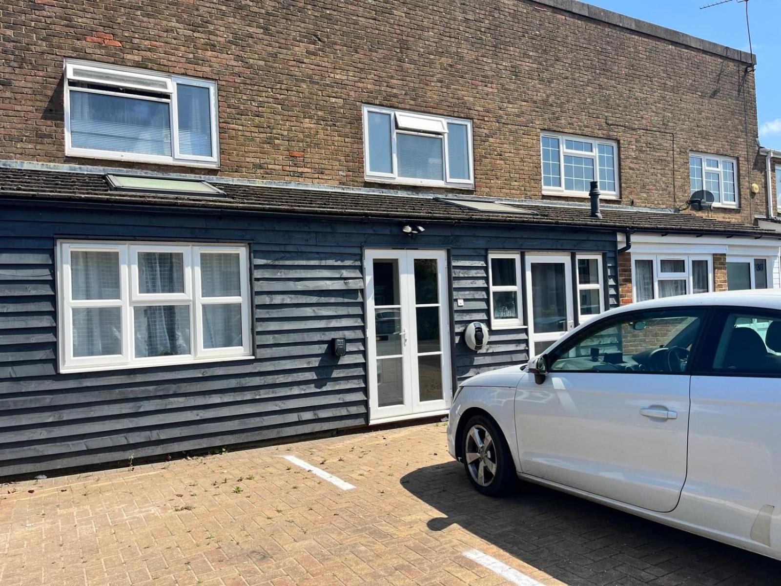 Lopez Home Crawley Ifield Extérieur photo