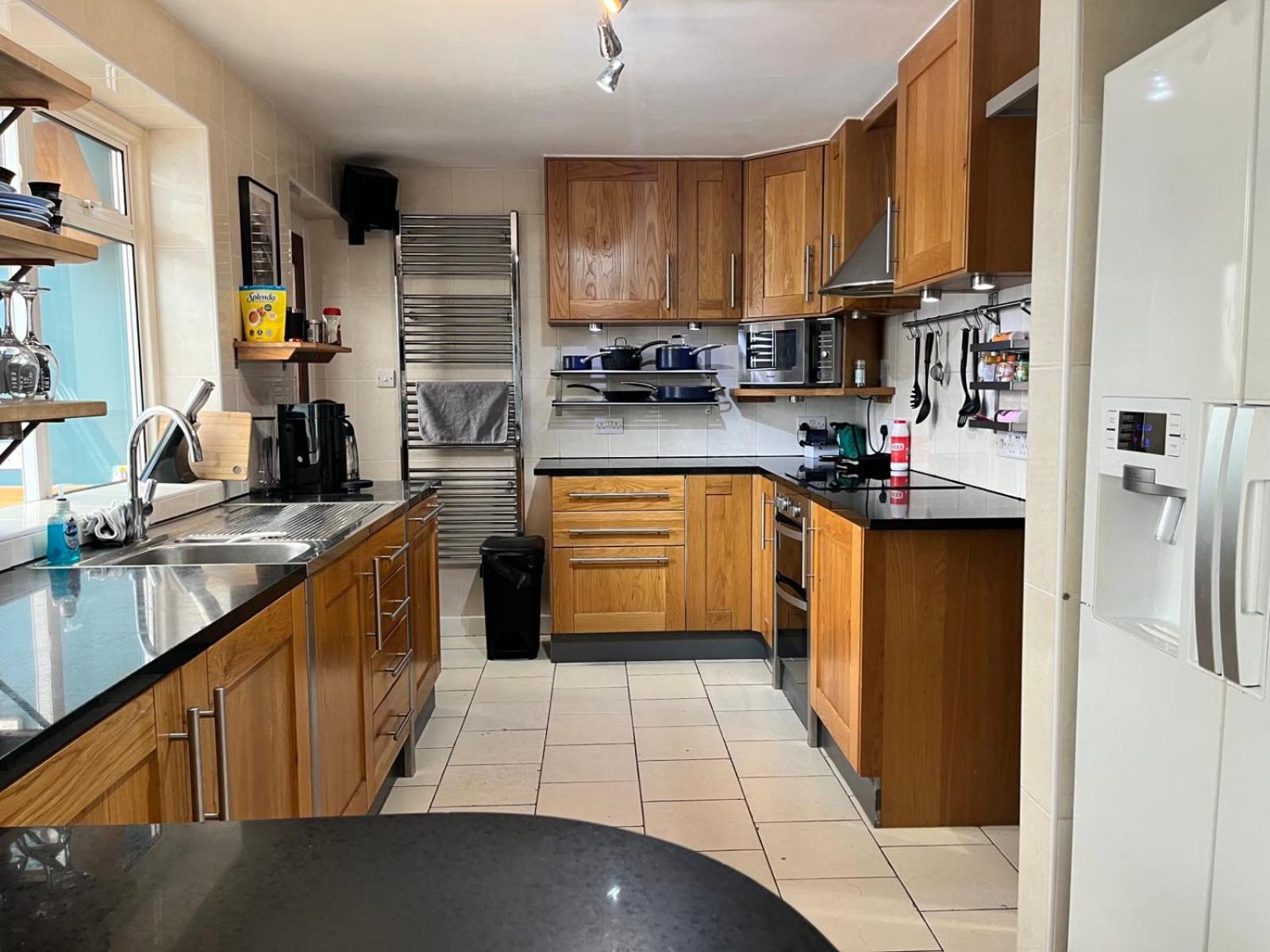 Lopez Home Crawley Ifield Extérieur photo